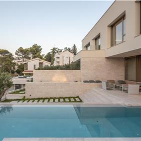 4 Bedroom Luxury Villa with Heated Pool and boat mooring, Ciovo near Trogir – Sleeps 8